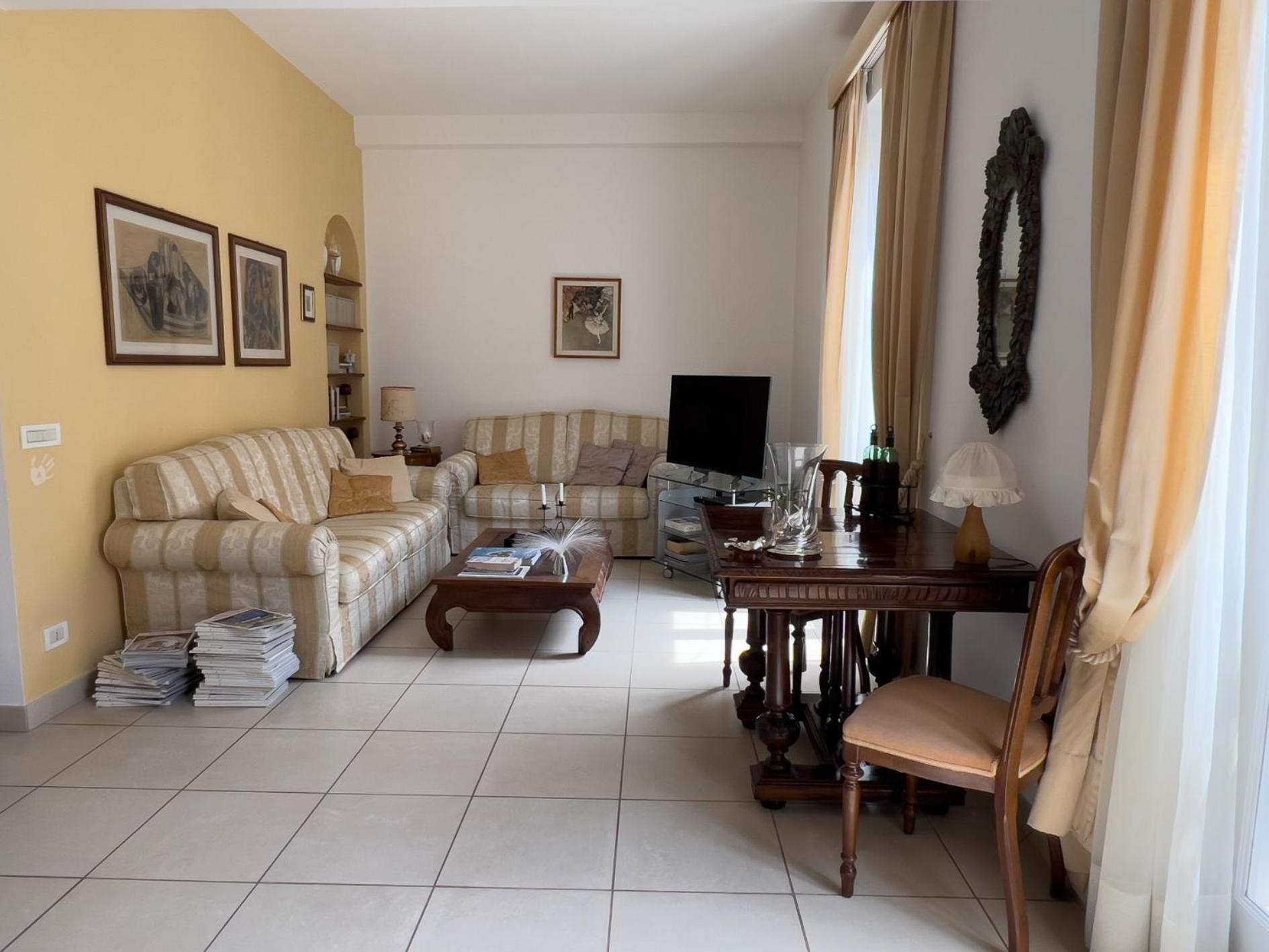 Queen Elena Luxury Apartment Genoa